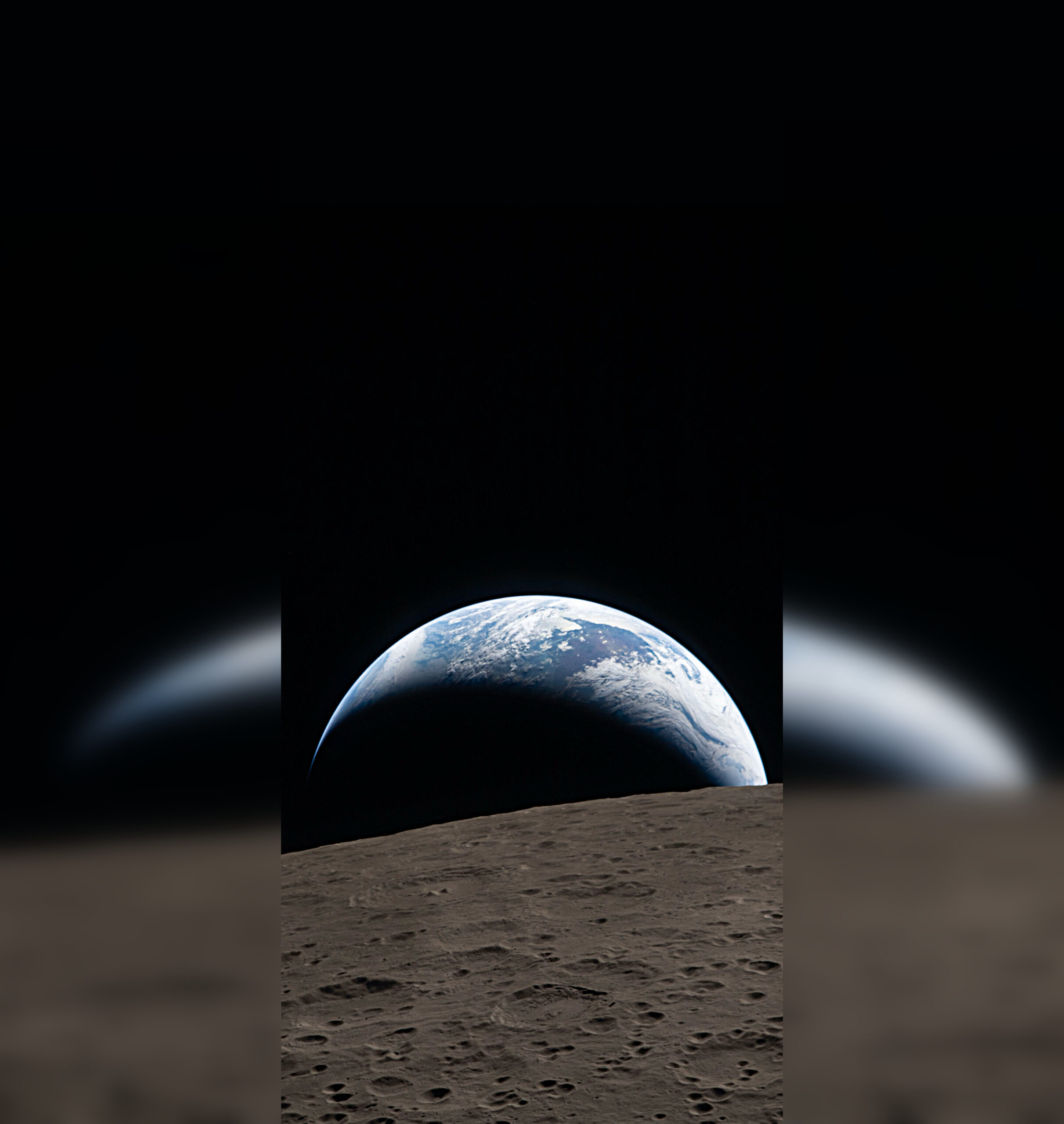 Фото Земли и Луны с миссии Artemis II. Видно и Землю и Луну. Фото.