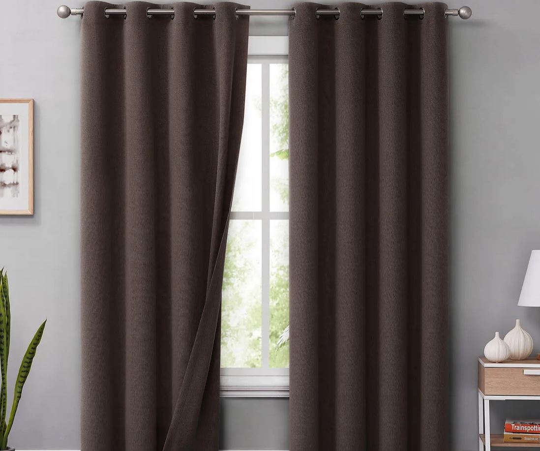 Плотные шторы блэкаут любого размера. Найти нормальные шторы на маркетплейсе, когда нет Икеи — тот еще квест. Фото.