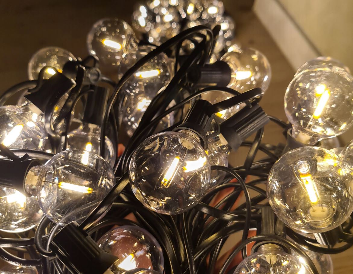 Стильная гирлянда на 30 метров. Стильная гирлянда станет отличным украшением вашей комнаты. Фото.