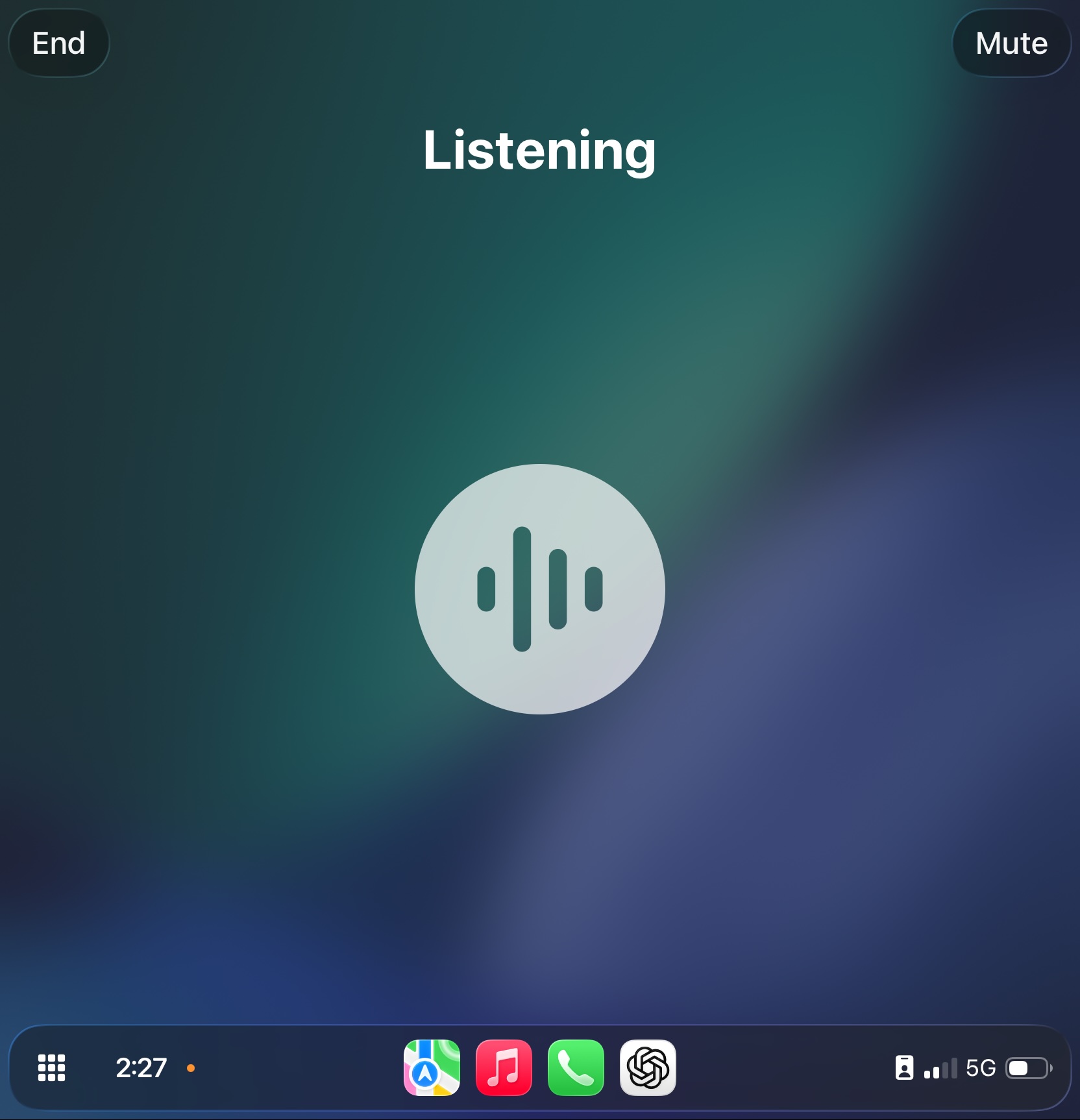 Голосовой режим ChatGPT в CarPlay. ChatGPT будет вас слушать и готовить ответы. Изображение: 9to5mac.com. Фото.