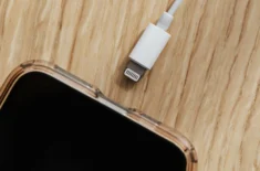 Разрешить подключение аксессуара через USB к iPhone: соглашаться или нет. Фото.
