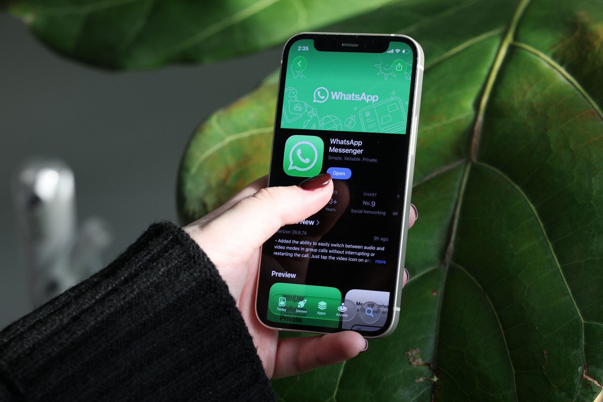 Стоит ли пользоваться WhatsApp в 2026 году. А вы продолжаете пользоваться Ватсапом? Изображение: absatz.media. Фото.