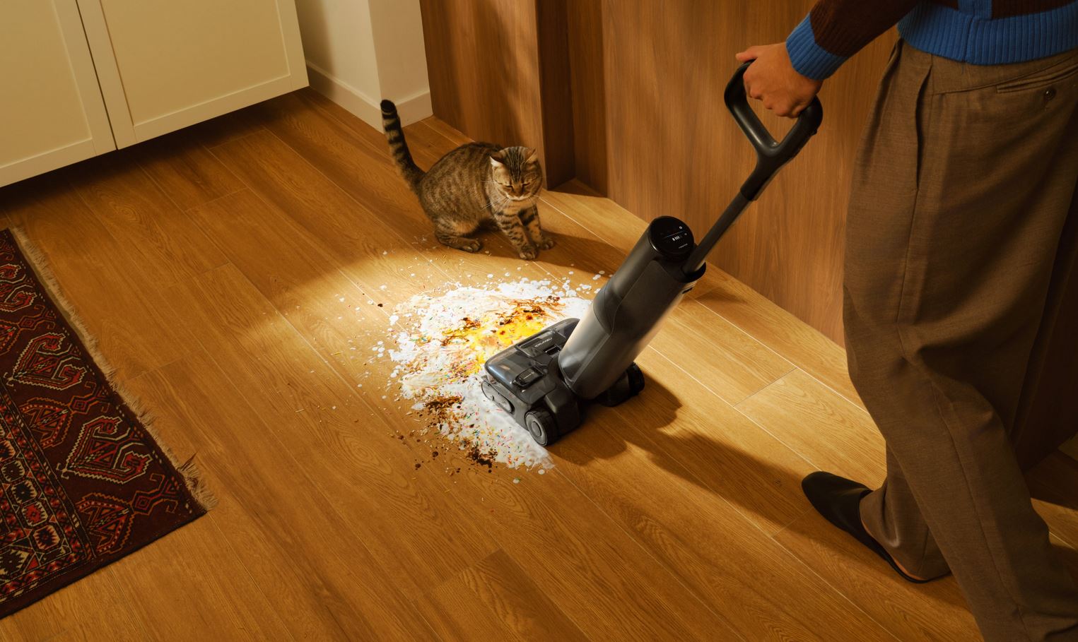 Вертикальный моющий пылесос Roborock F25 ACE Pro для сухой и влажной уборки. Один из лучших пылесосов на рынке для тех, кто любит убираться сам. Фото.