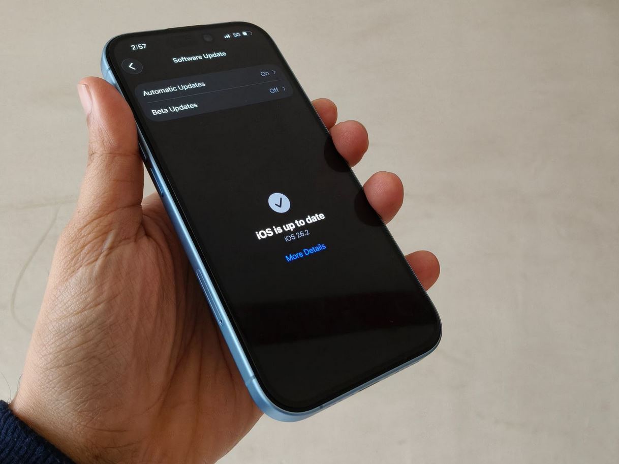 Как поставить iOS 26.5 Public Beta 3 на iPhone. С установкой лучше не торопиться, если вы ранее не скачивали бету. Фото.