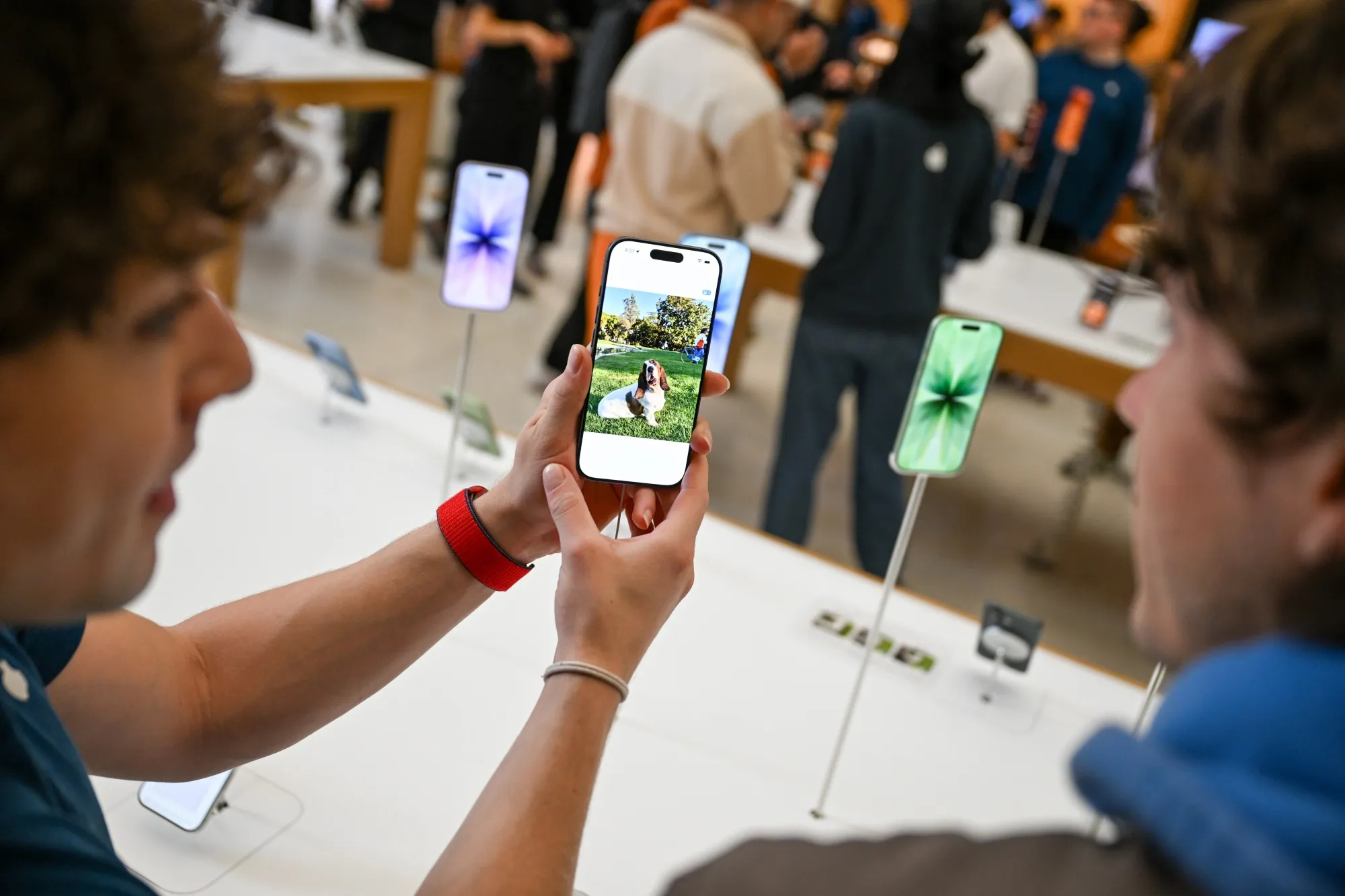 Дорисовать фото на iPhone с помощью ИИ. ИИ будет сам дорисовывать фото. Фото.