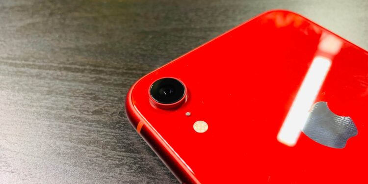 Из iPhone в России специально убирают камеру и микрофон. Зачем это делают? Фото.