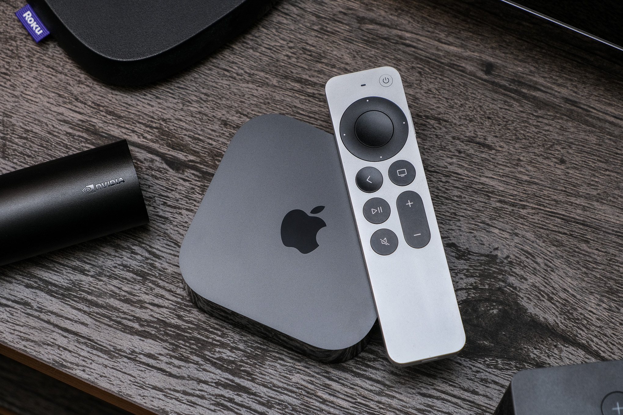 Стоит ли ждать Mac Neo или купить Mac mini сейчас. Mac Neo по дизайну будет напоминать пластиковую Apple TV. Фото.