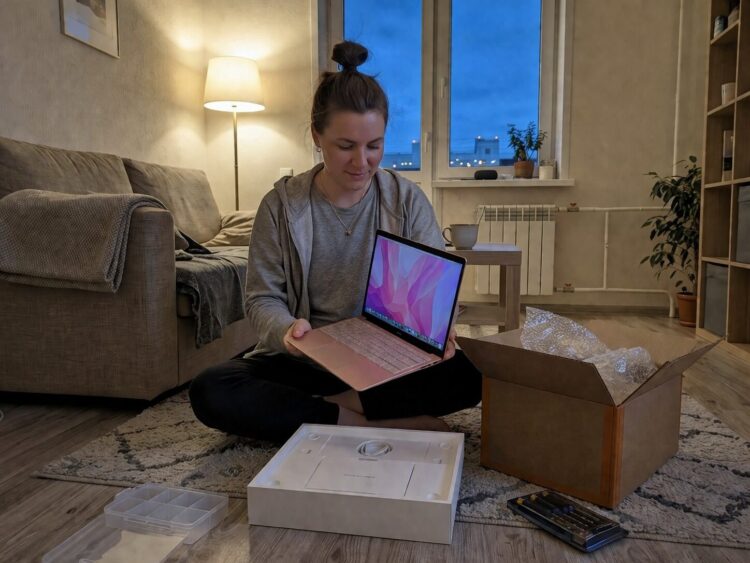 Я заказал MacBook Neo в США за 45 тысяч рублей и пожалел. Это была огромная ошибка. Фото.