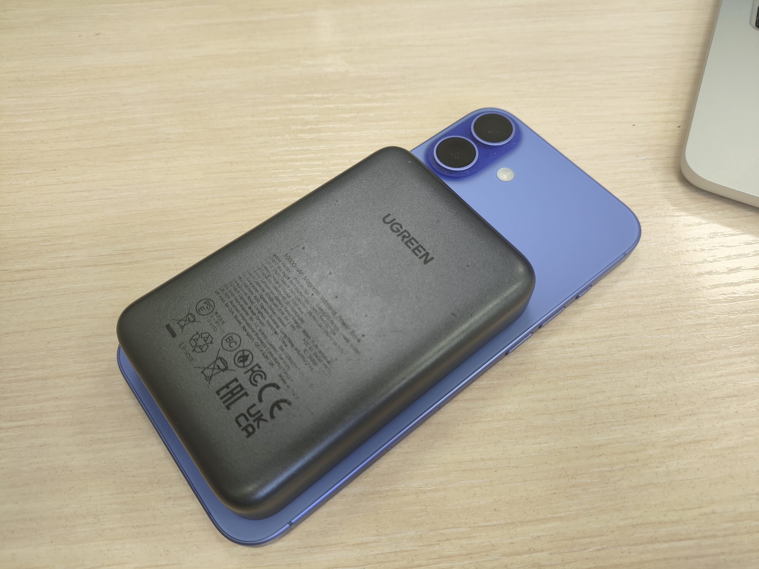 Беспроводная зарядка iPhone от повербанка: скорость, нагрев и удобство. Примагнитил к айфону и занимаешься делами. Никаких проводов. Фото.