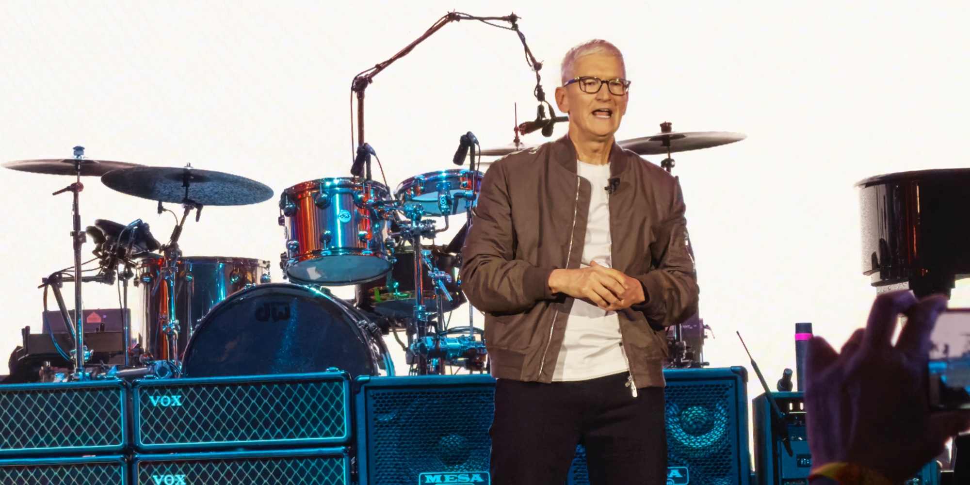 Дизайн умных очков Apple Glasses. Будет даже вариант как у Тима Кука. Фото.