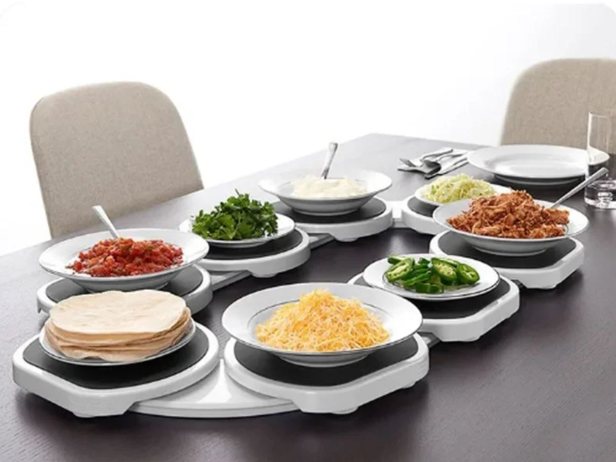 Вращающийся поднос для еды. Вращающийся поднос — отличное подспорье для случаев, когда приходят гости. Фото.