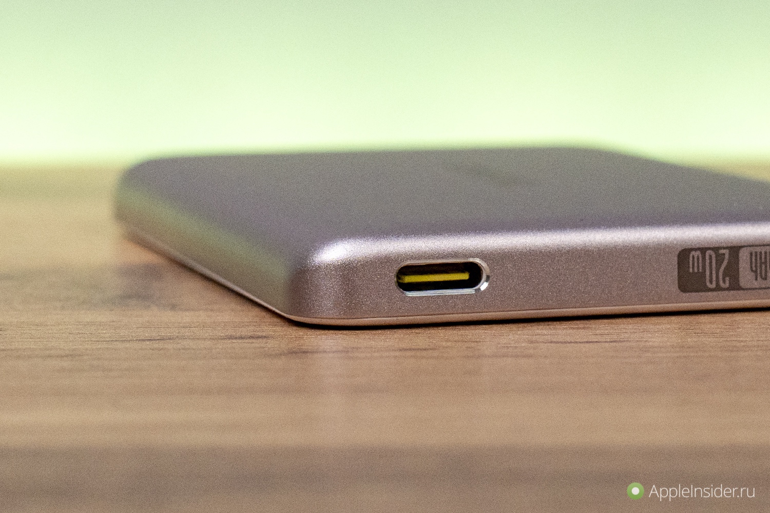 Как быстро заряжает Baseus PicoGo AM41 по проводу и без. Можно подключиться по проводу.. Фото.