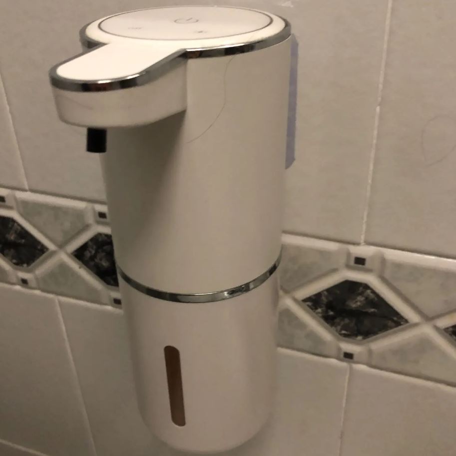 Автоматический диспенсер для мыла с USB-зарядкой. Представить свою жизнь без диспенсера для мыла уже сложно. Фото.