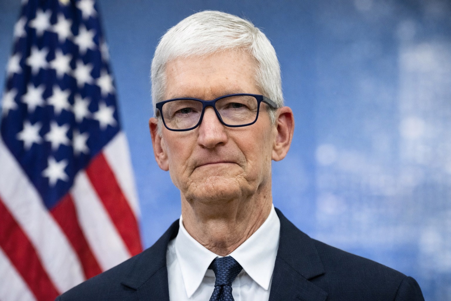 Почему Тим Кук уходит из Apple. Этого господина мы скоро не увидим на посту главы Apple. Фото.