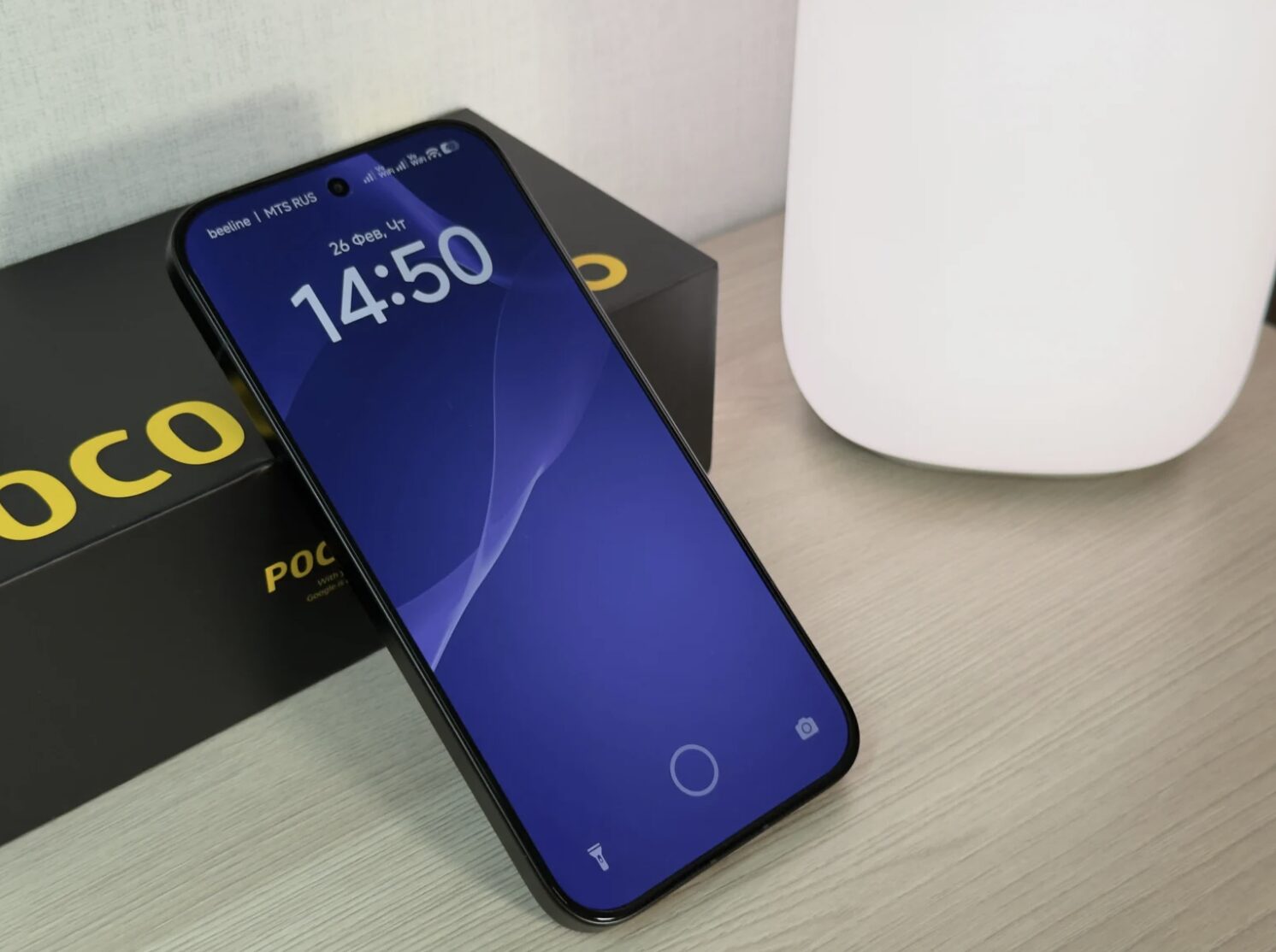 POCO X8 Pro — игровой смартфон Xiaomi до 25 000 рублей. Аппарат с большим и качественным экраном. Фото.