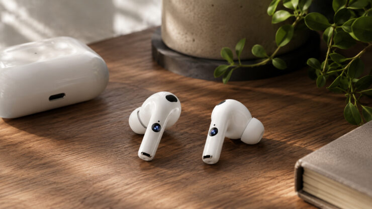 Apple добавит камеру в AirPods, но снимать на нее не получится. Фото.