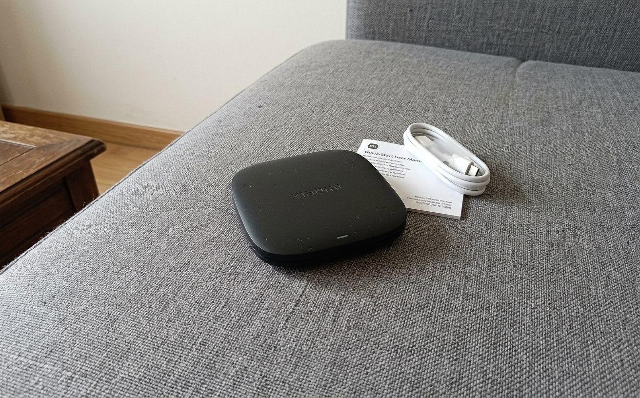 ТВ-приставка с Google TV, чтобы сделать любой ТВ умным. Маленькая коробочка, которая сделает старый телевизор умным. Фото.