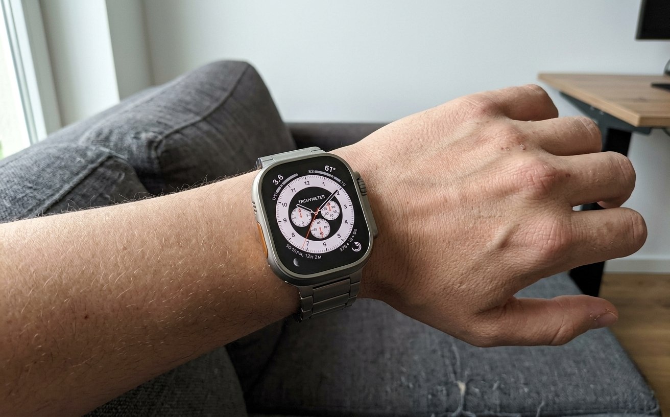 Титановый ремешок для Apple Watch для самых модных. С титановым ремешком Apple Watch выглядят еще серьезнее. Фото.