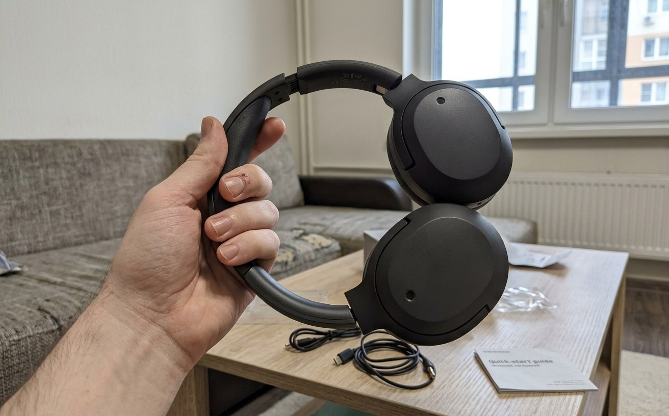 Полноразмерные наушники с шумоподавлением вместо AirPods Max. Наушники еще и выглядят стильно. Фото.