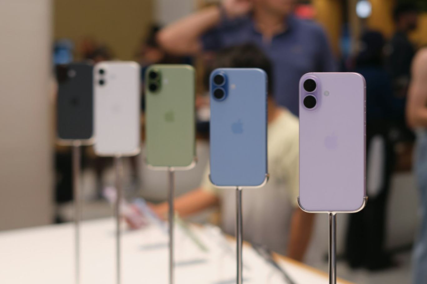 iPhone 18 или iPhone 17 — какой лучше купить. iPhone 17 — лучший смартфон Apple прямо сейчас. Фото.