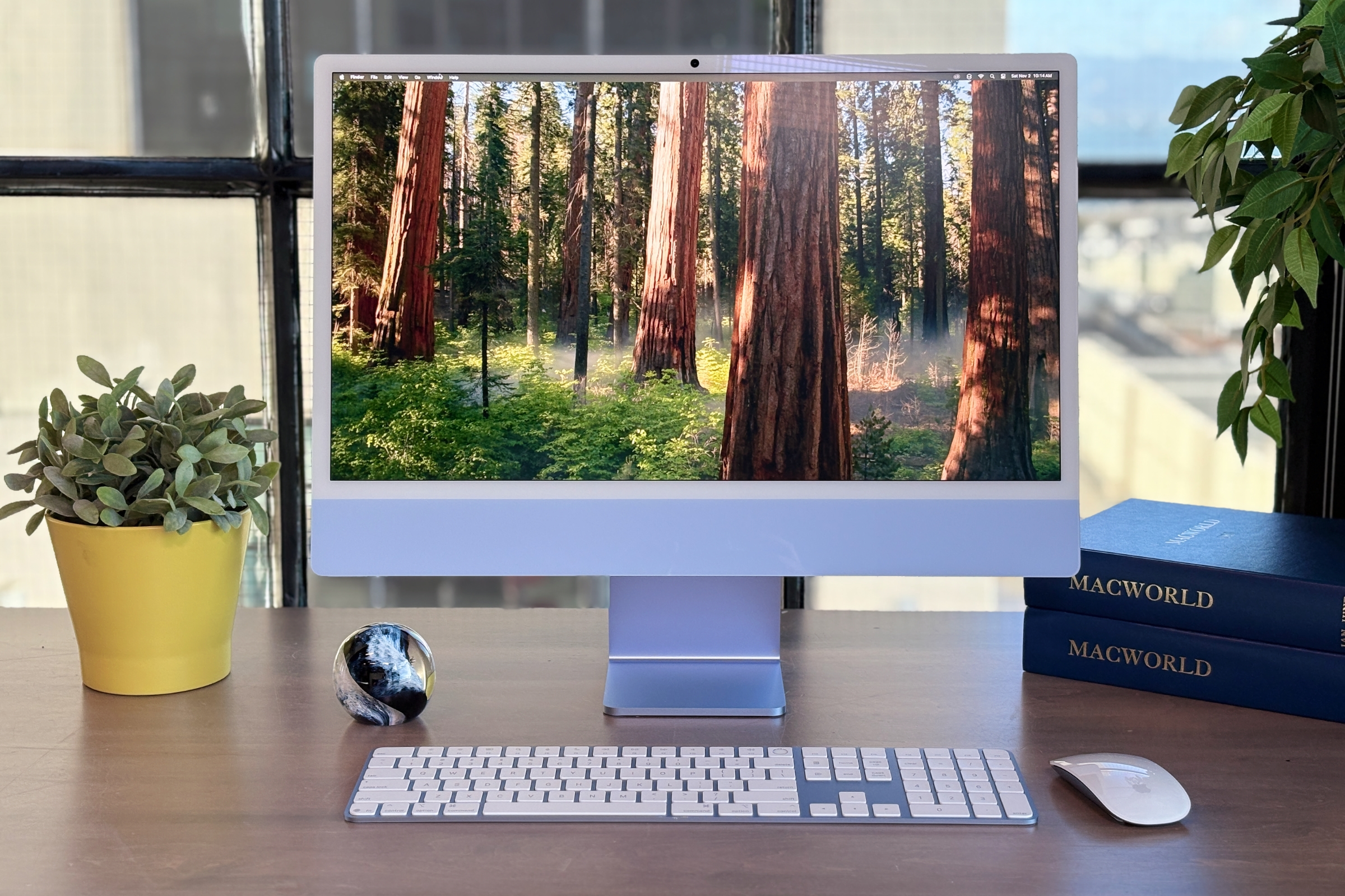Что лучше: iMac, Mac mini с монитором или iPad. Пока macOS не готова к сенсорному экрану, а значит, не стоит сходить с ума с такими странными конструкциями. Фото.