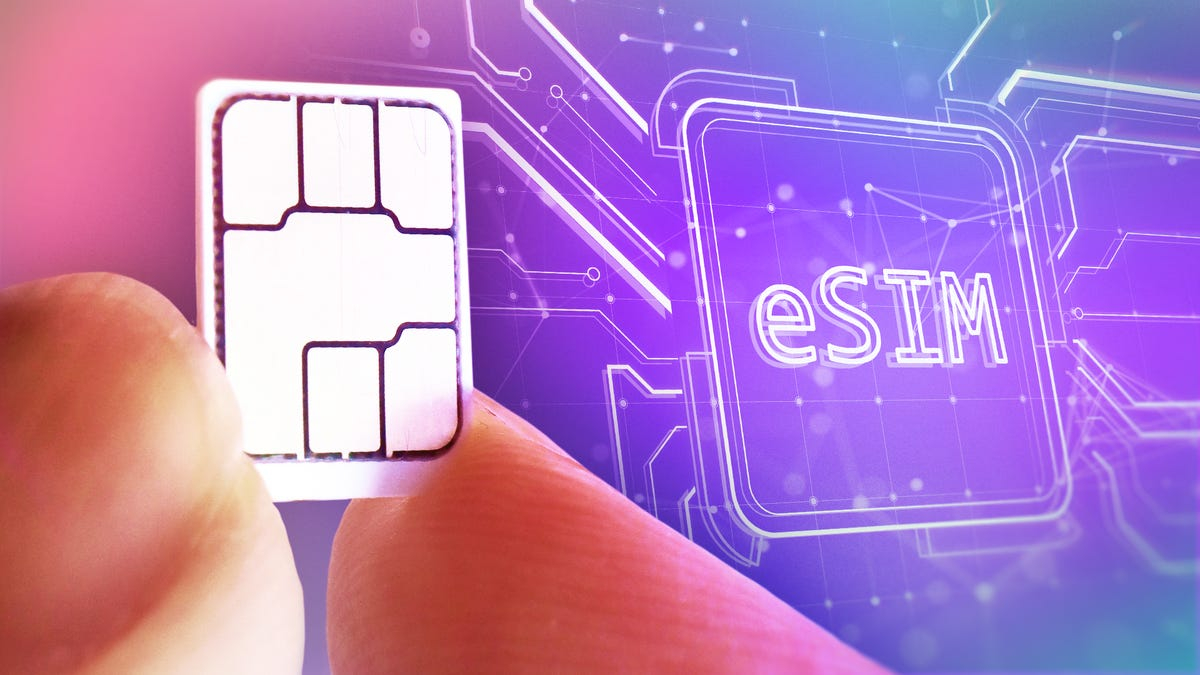 Отличия eSIM в iPhone от обычной SIM-карты. eSIM сразу встроена в iPhone. Фото.