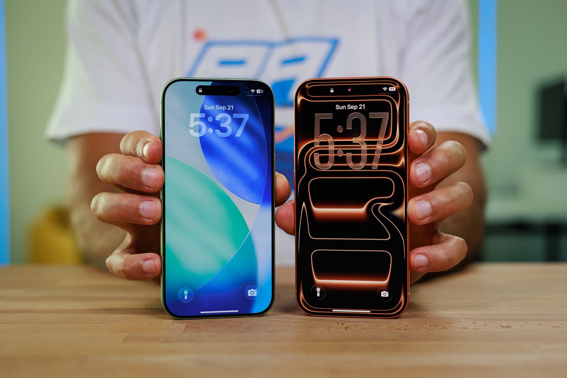 Отличия iPhone 17 от iPhone 17 Pro. Экран в базе теперь тоже топовый. Фото.