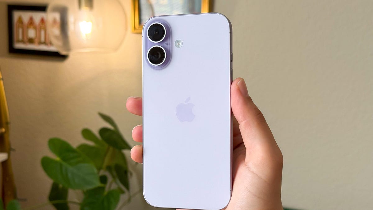 Характеристики iPhone 17: экран, камеры, память и батарея. Дизайн хоть и сохранился от iPhone 16, но смотрится аппарат свежо. Фото.