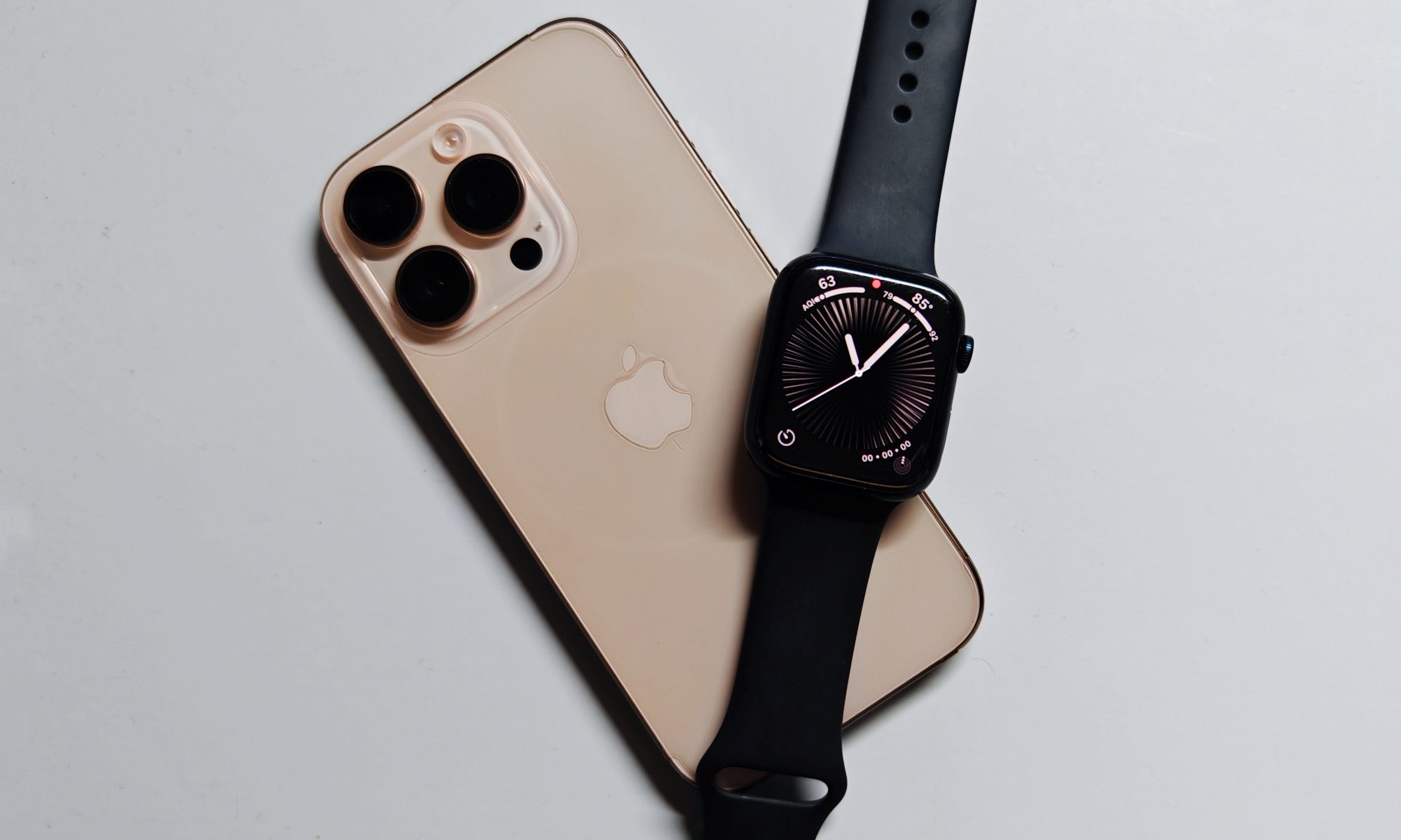 Как Apple Watch помогут понять, что iPhone украли. Если поблизости не окажется ваших Apple Watch, система сама заблокирует iPhone. Фото.