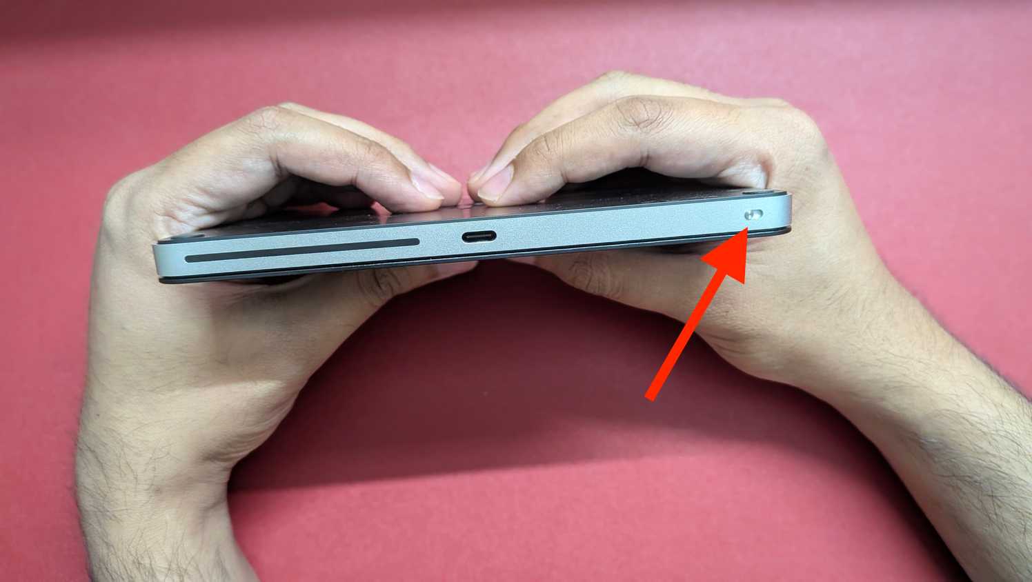Как переподключить Magic Trackpad к Mac. Выключите трекпад. Фото.