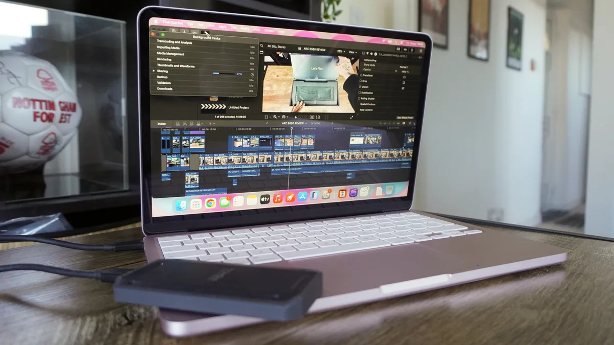 MacBook Neo для монтажа видео и обработки фото. Neo справляется с монтажом видео. Фото.
