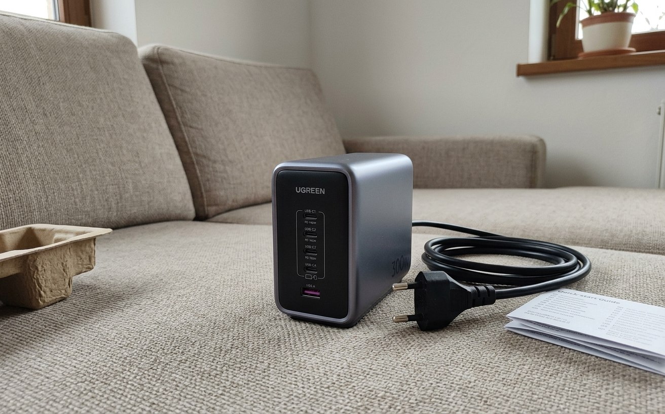 Греется ли UGREEN Nexode 300W при полной нагрузке. При использовании зарядка не перегревается. Фото.