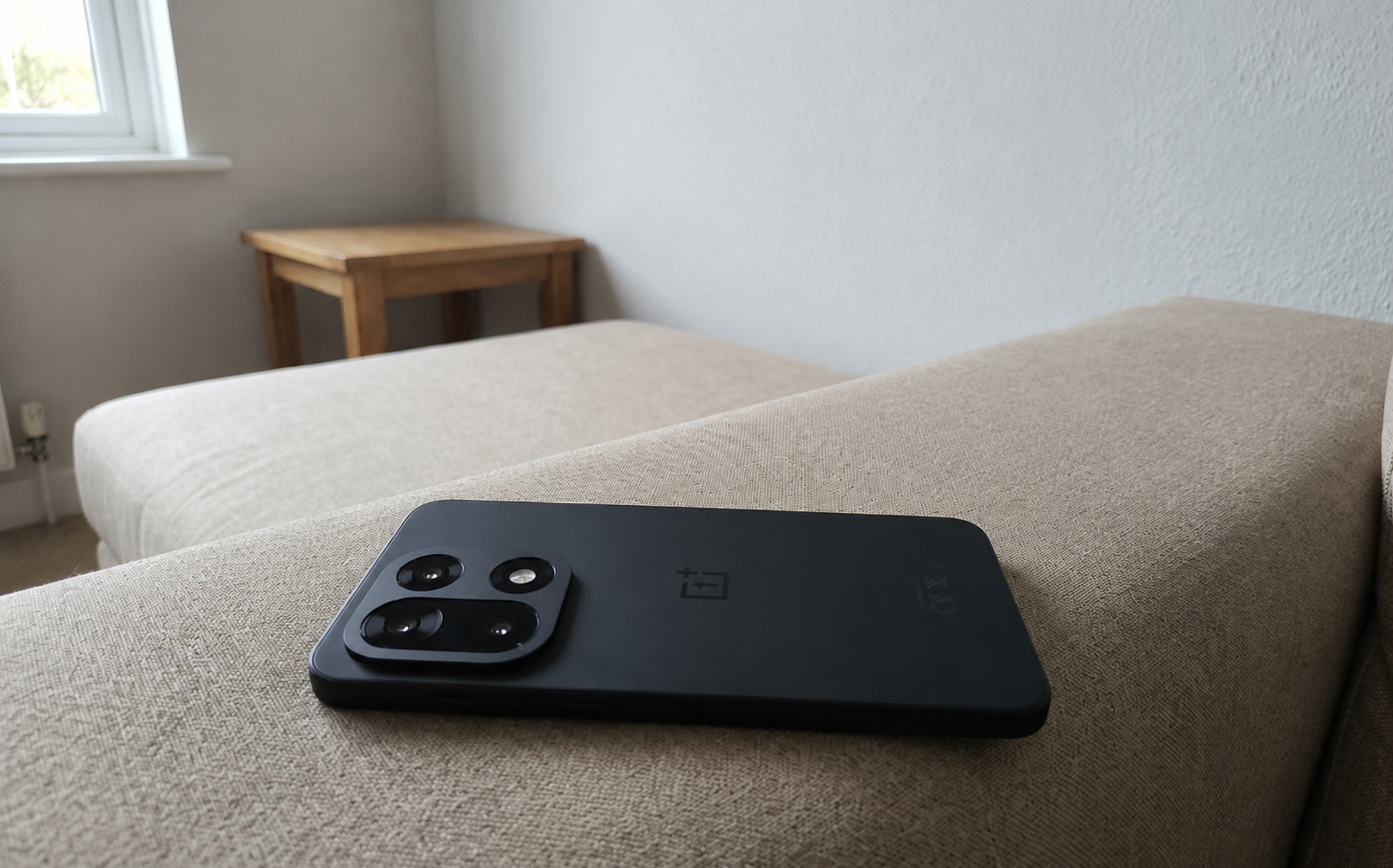 Чем камеры OnePlus 15 отличаются от iPhone 17. А еще в OnePlus 15 есть оптический зум. Айфон таким похвастаться не может. Фото.