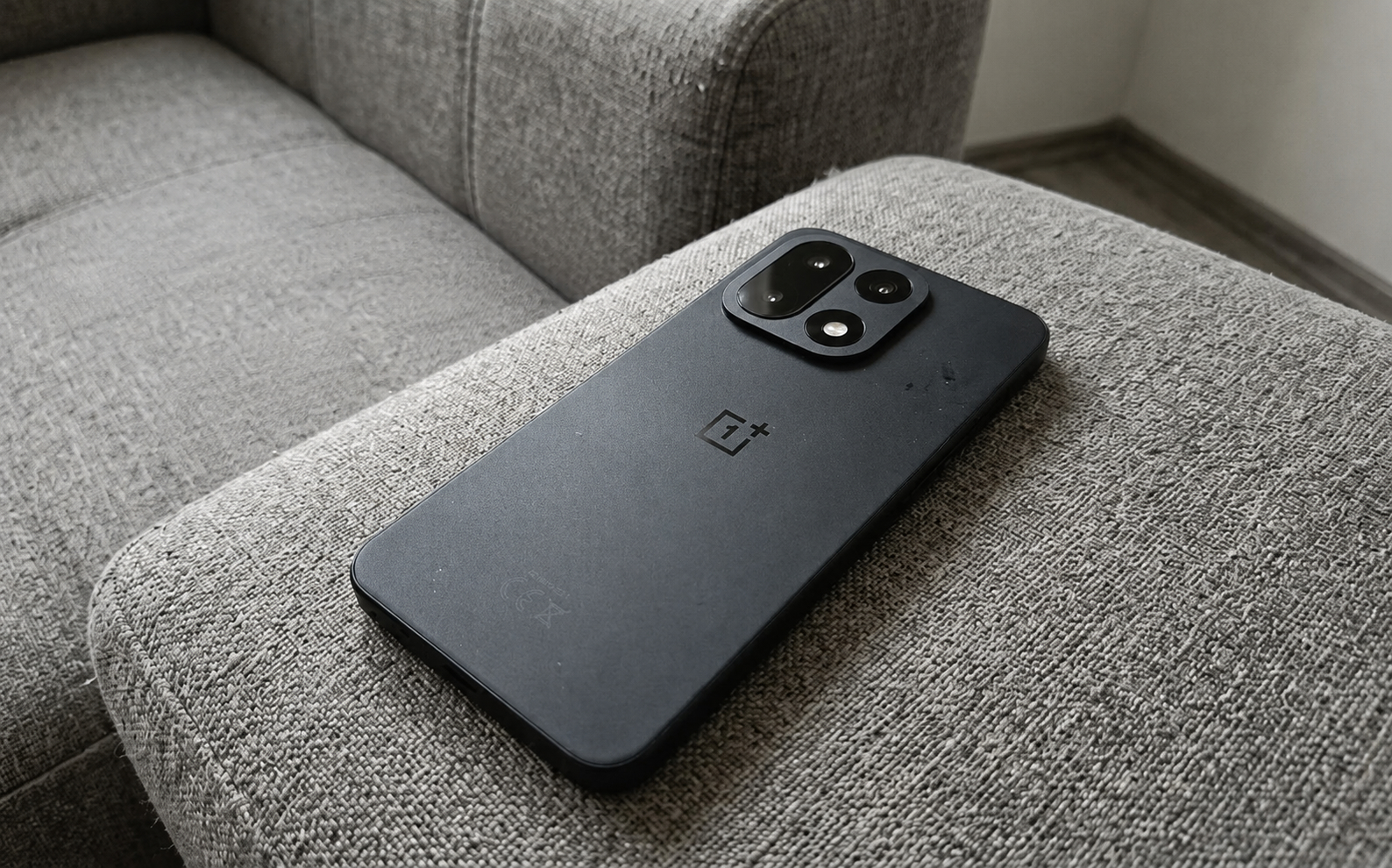 OnePlus 15 в играх и повседневных задачах. К скорости работы OnePlus 15 вообще нет никаких претензий и вопросов. Фото.