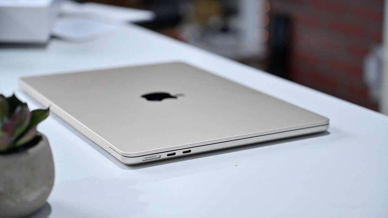 Как ИИ-агенты меняют работу программистов. Лучше агентов на MacBook, конечно, не разворачивать. Стационарные Mac подойдут для этого лучше. Фото.
