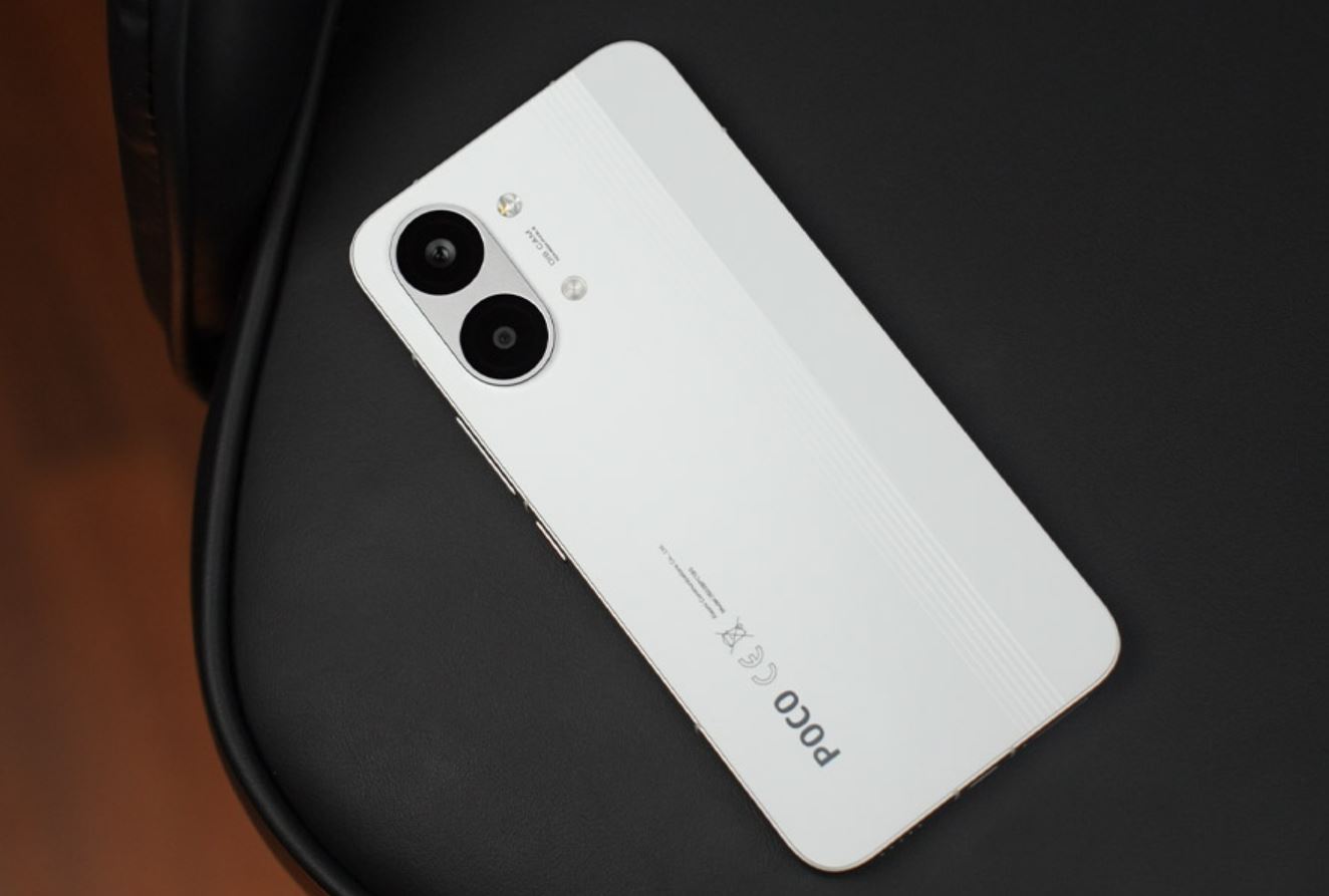 POCO X8 Pro — самый выгодный смартфон 2026. POCO X8 Pro не так известен как iPhone, но зато значительно практичнее и дешевле. Фото.