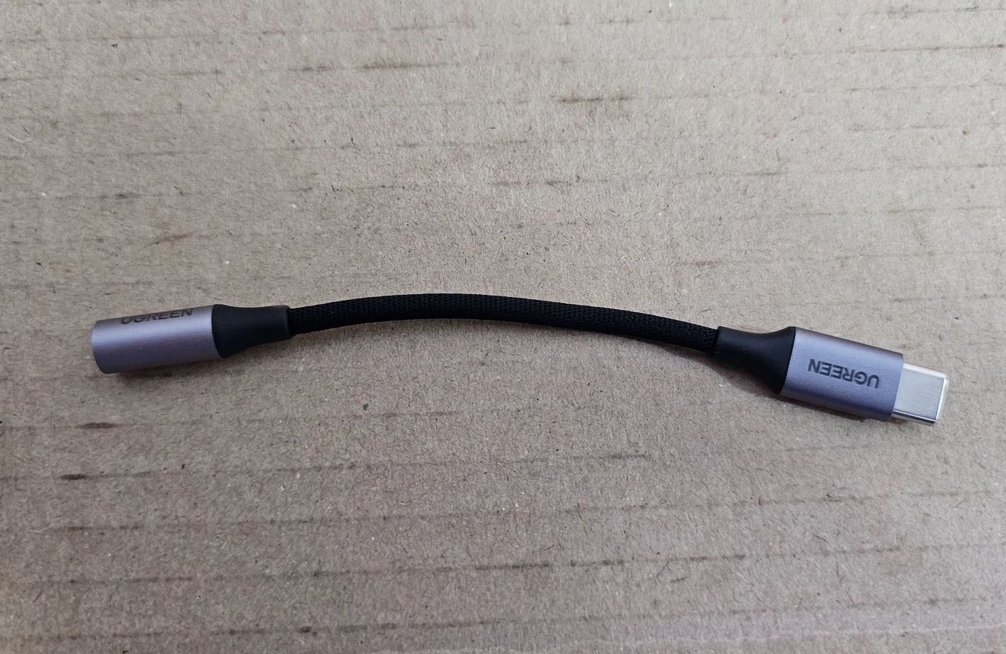 USB Type-C адаптер для наушников на Айфон. Этот адаптер точно работает благодаря сертификации MFi и прослужит долго. Фото.