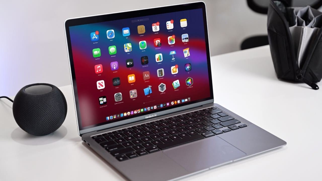 Какие Mac обновятся на macOS 27. Air M1 вышел в один год с iMac на Intel, но обновляться продолжит. Фото.