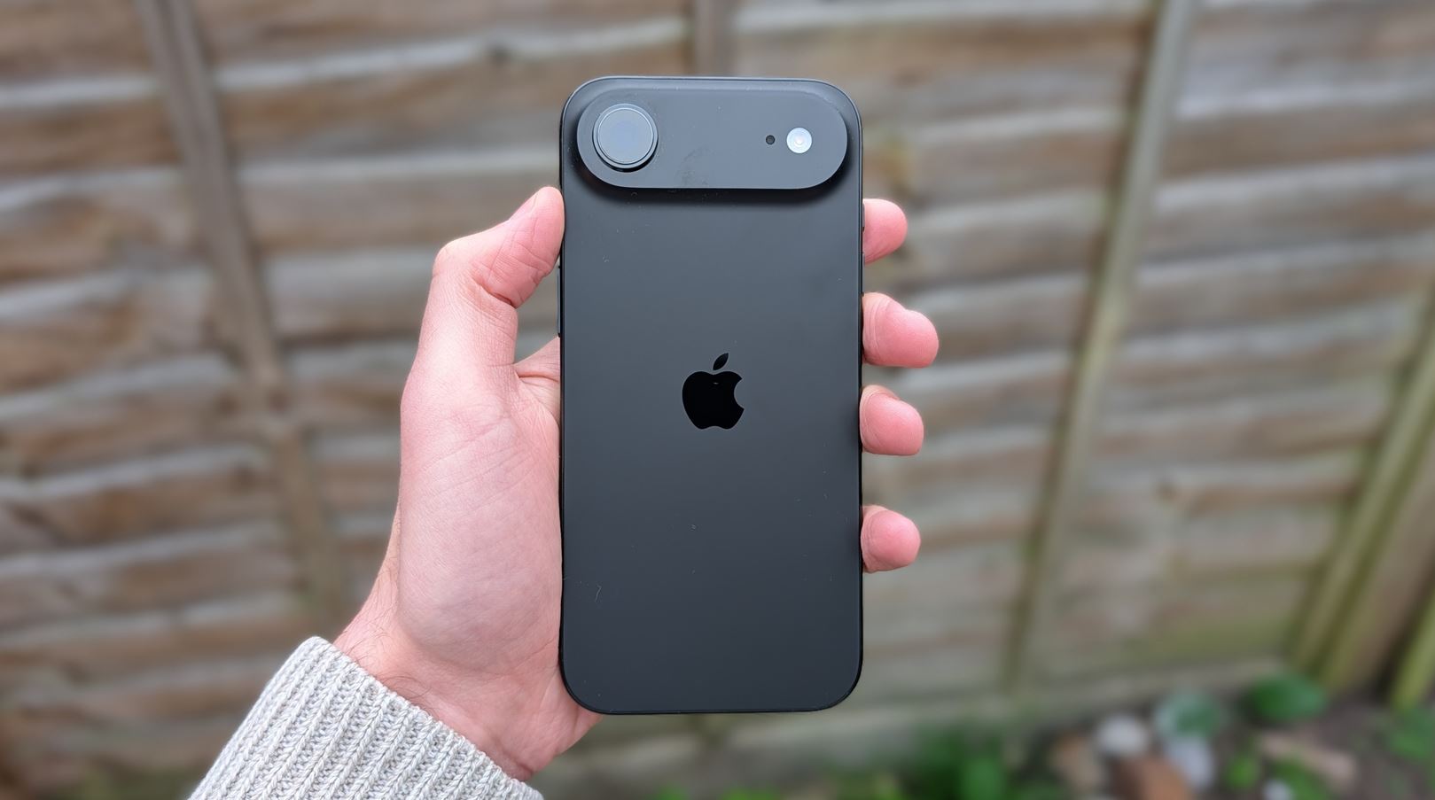 iPhone Air — самый тонкий Айфон с мощным железом. iPhone Air без проблем потянет iOS 27. Вот вам и спорный смартфон!. Фото.