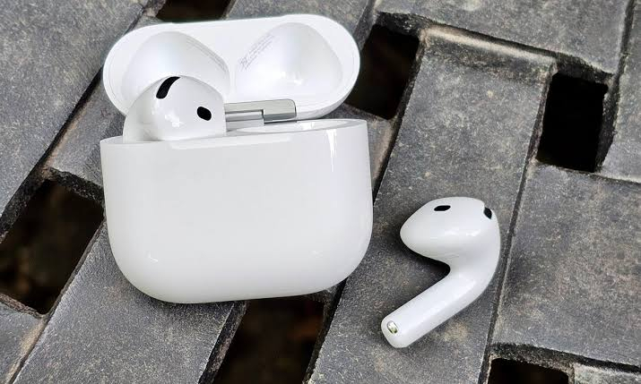 Какие AirPods поддерживают ручной эквалайзер. Поддержку ручного эквалайзера получили относительно новые нашуники. Фото.