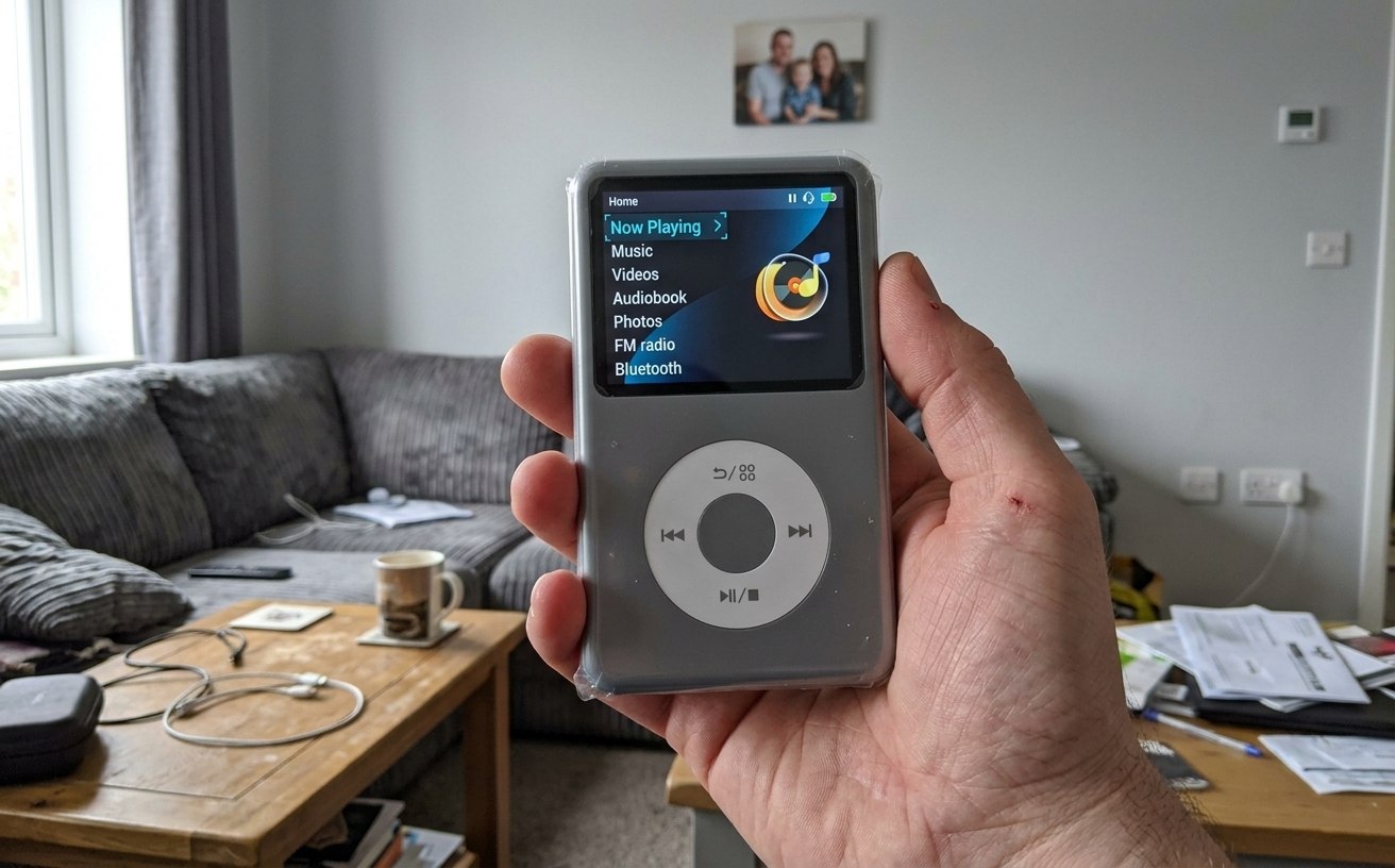 Компактный MP3-плеер с Bluetooth, и белые списки не страшны. Купил плеер и больше не завишу от стримингов. Фото.