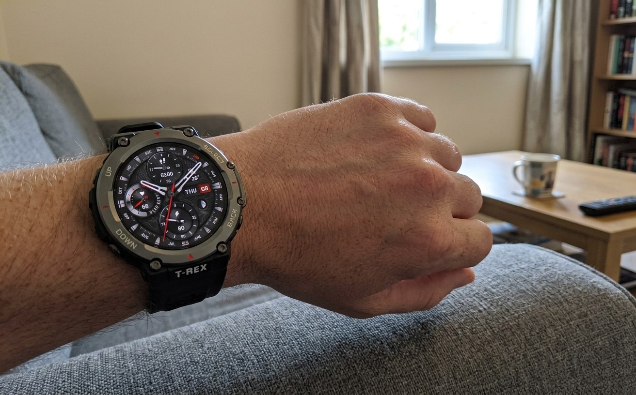 Какие умные часы взять в горы вместо Apple Watch. С такими часами вообще бояться нечего. Фото.