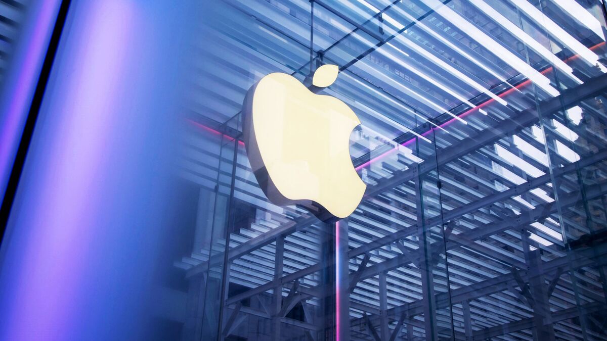 Apple работает над AirPods с камерой и складным iPhone к 2027 году