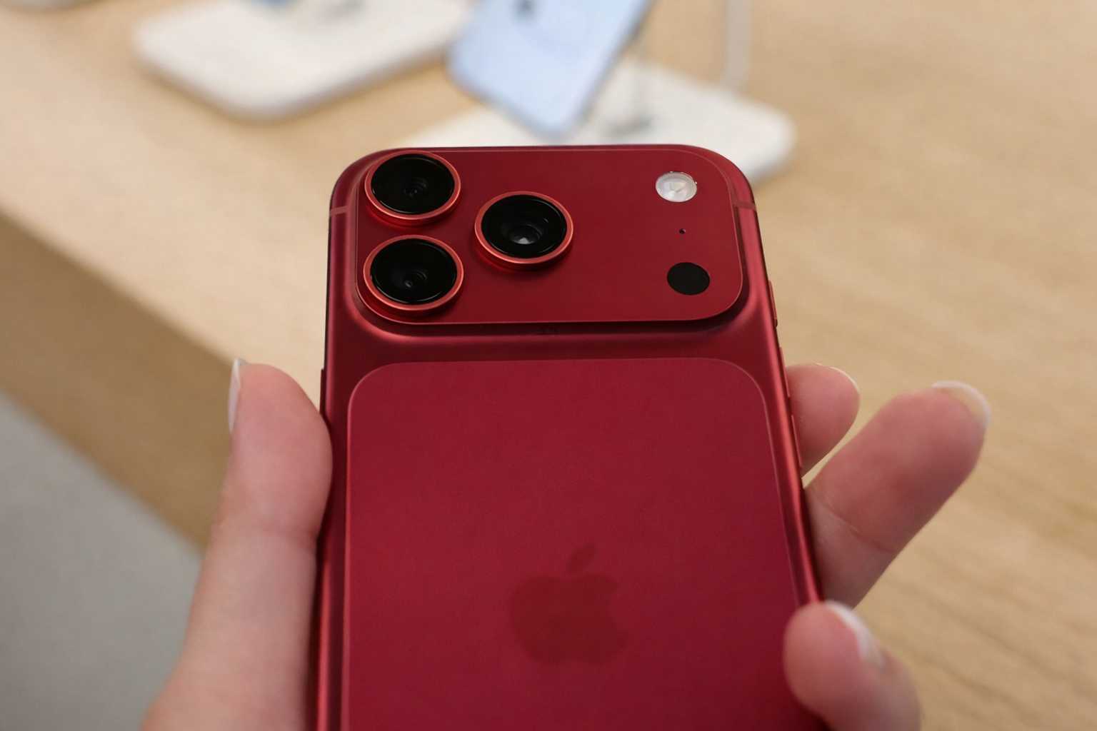 Когда могут вырасти цены на iPhone и Mac в 2026 году. Дожидаться выхода iPhone 18 Pro никто не будет. Фото.