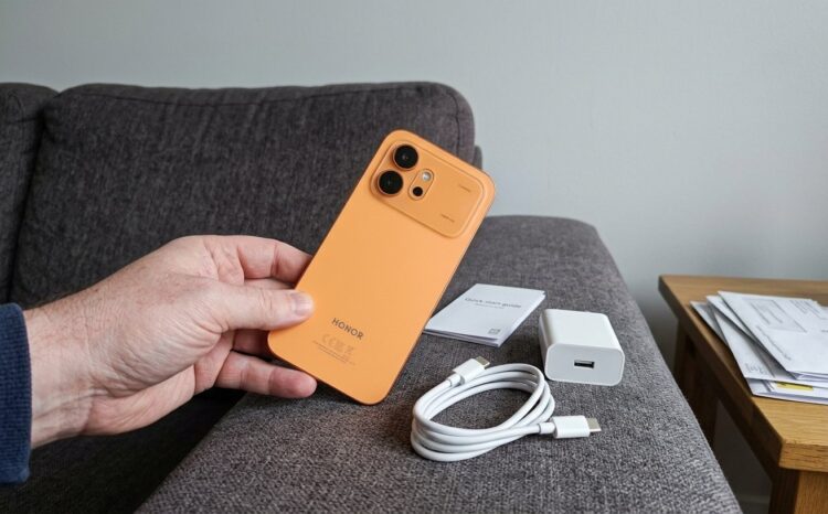 Купил этот телефон на Android за 35к, а все думают что у меня iPhone 17 Pro Max. Фото.