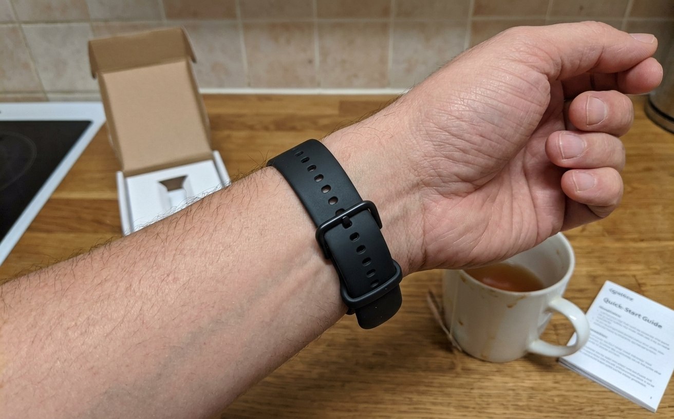 Чем HONOR Watch 5 отличаются от Apple Watch. А вот застежка у ремешка здесь классическая. Фото.