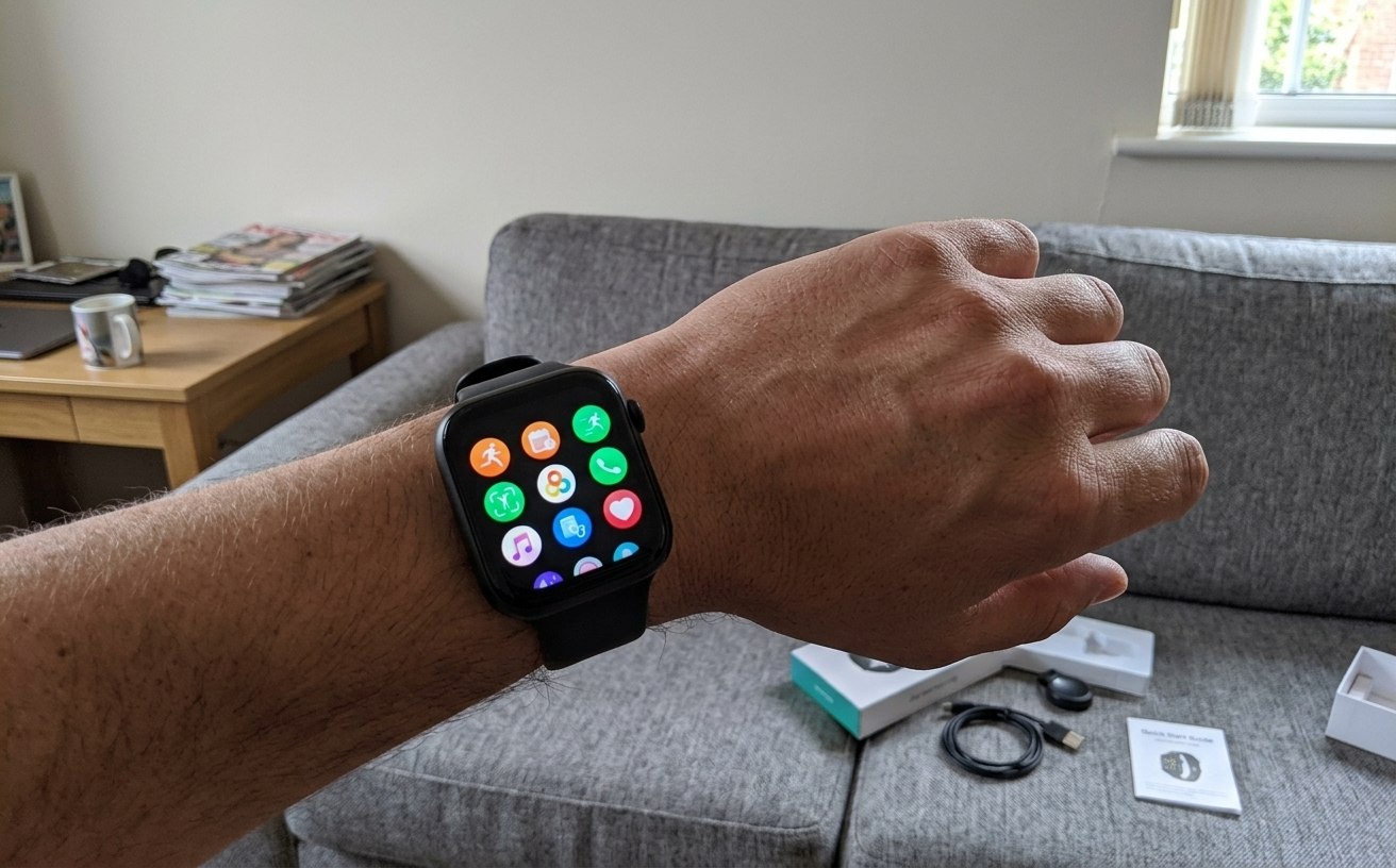 Совместимость HONOR Watch 5 с iPhone: что работает, а что нет. Внешний вид меню, конечно, отличается от Apple Watch, и это заметно. Фото.