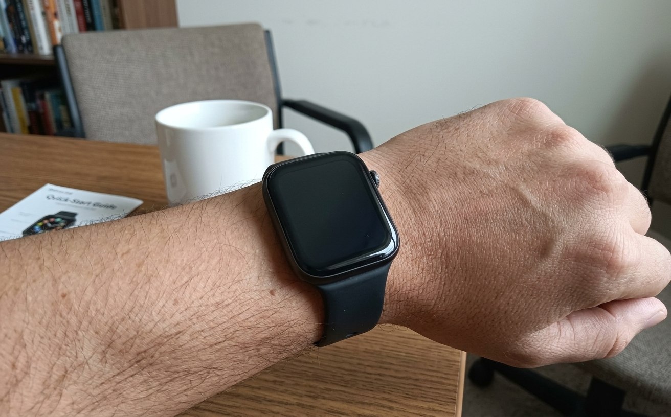 Чем HONOR Watch 5 отличаются от Apple Watch. С выключенным экраном вы вообще не увидите отличий от Apple Watch. Фото.