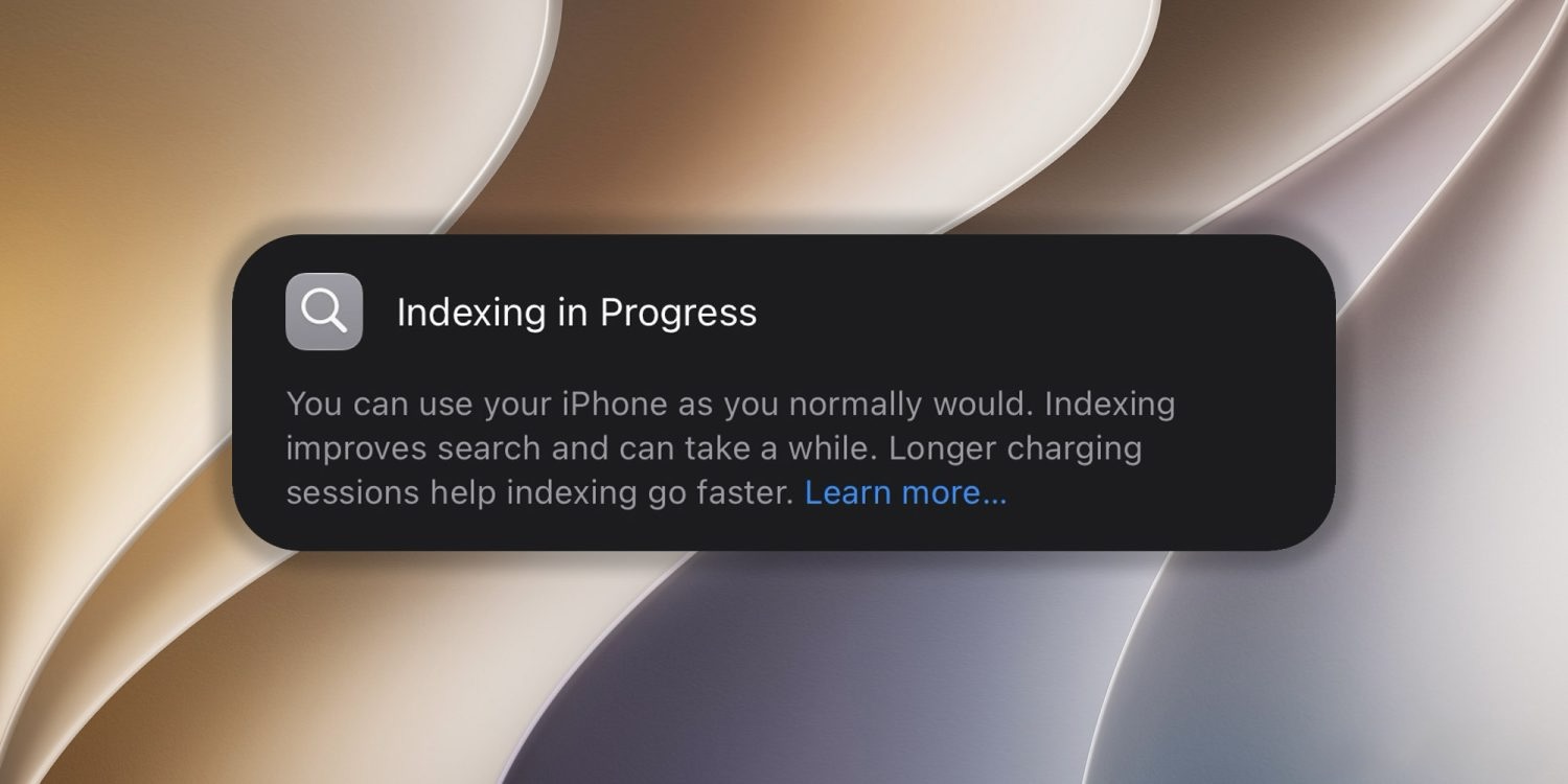 Что такое индексирование в iOS 27 на iPhone. У кого-то баннер пропадает за пару дней, а у кого-то не пропал до сих пор. Фото.
