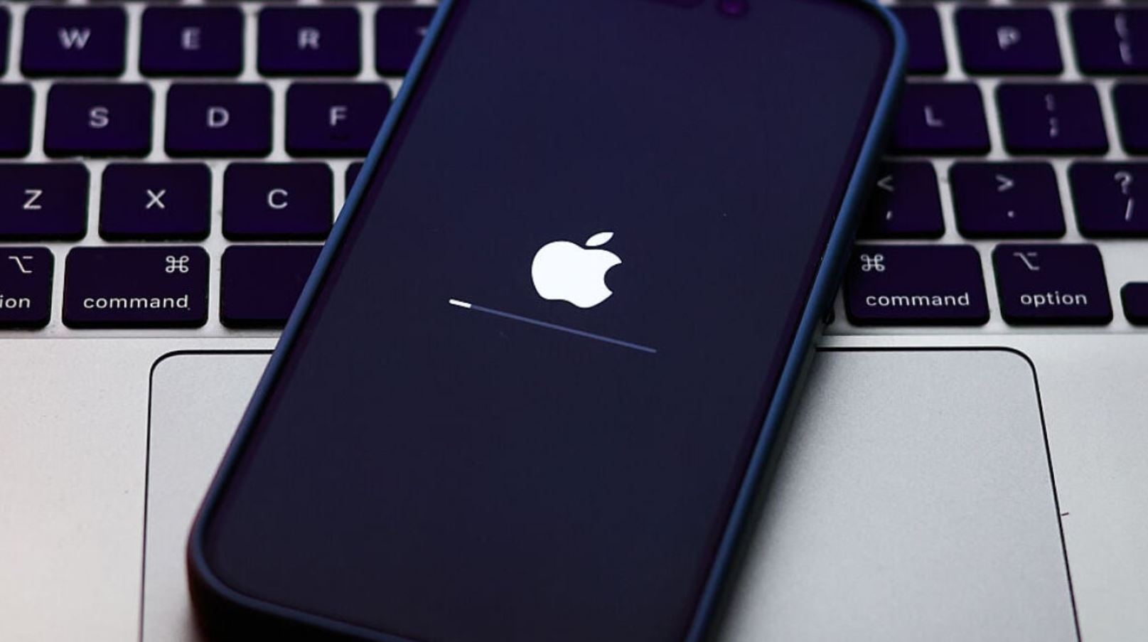 Какие проблемы iPhone могла починить iOS 26.5.2. Прошлая версия исправляла мелкие баги и сбои. Фото.